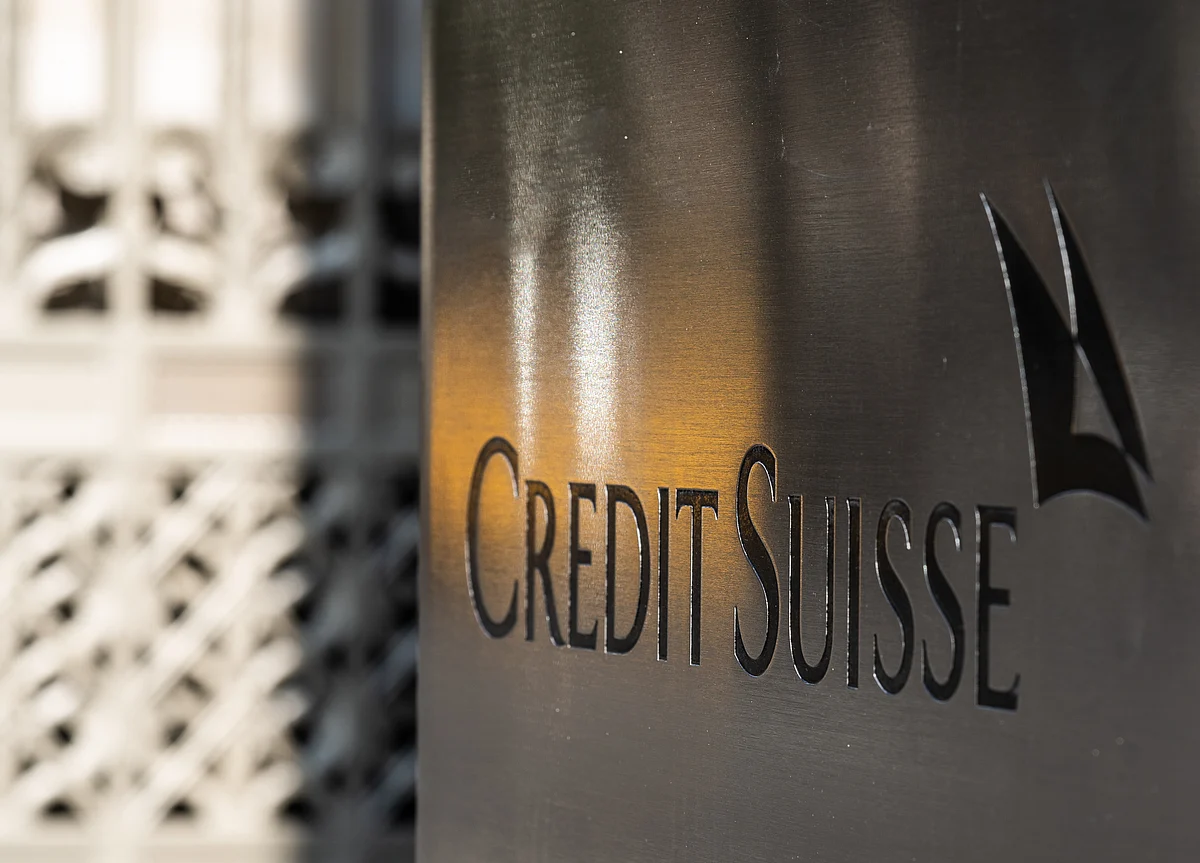 Credit Suisse Weighs Hundreds of Job Cuts to Reduce Costs