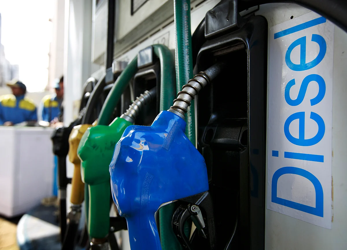 Fuel Retailers, Not Consumers, Benefit Most From Crude Plunge