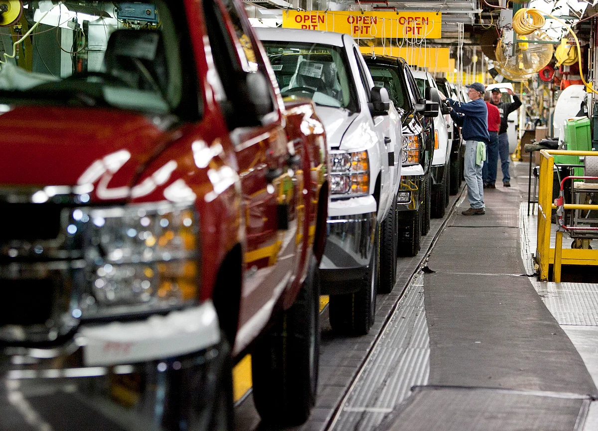 U.S. Is Probing Brake Flaw in 2.7 Million GM Trucks, SUVs