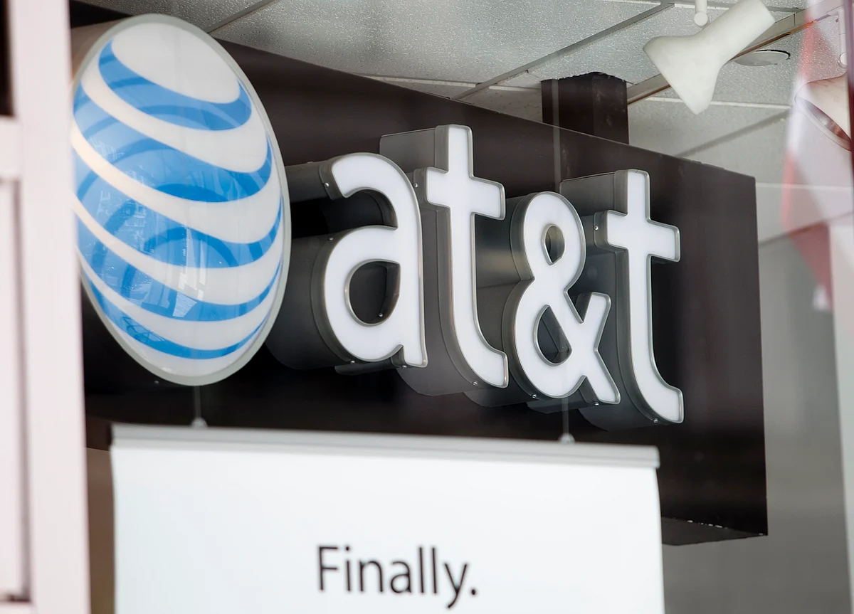 Elliott’s $3.2 Billion AT&T Bet Signals ‘There Will Be a Fight’