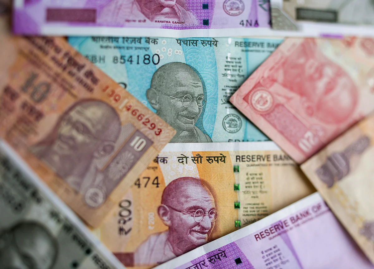 Two of Asia’s Worst Currencies Set for Best Monthly Run in Years