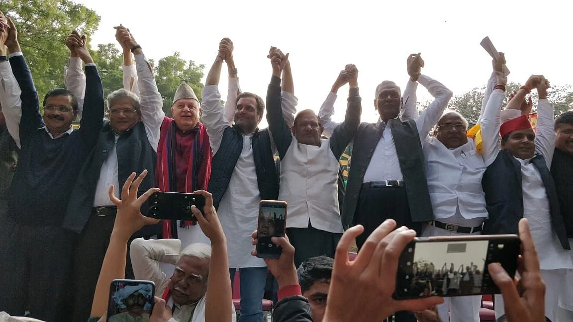 Political leaders, including Rahul Gandhi and Arvind Kejriwal, shared the stage at the Kisan March on Friday, 30 November. 