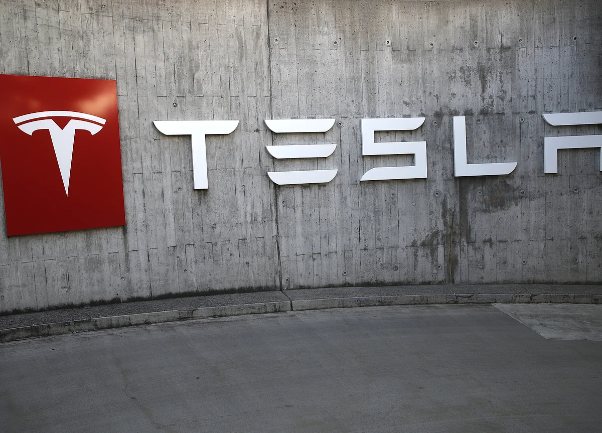 Tesla Agrees to Buy LG Batteries for Vehicles Made in China