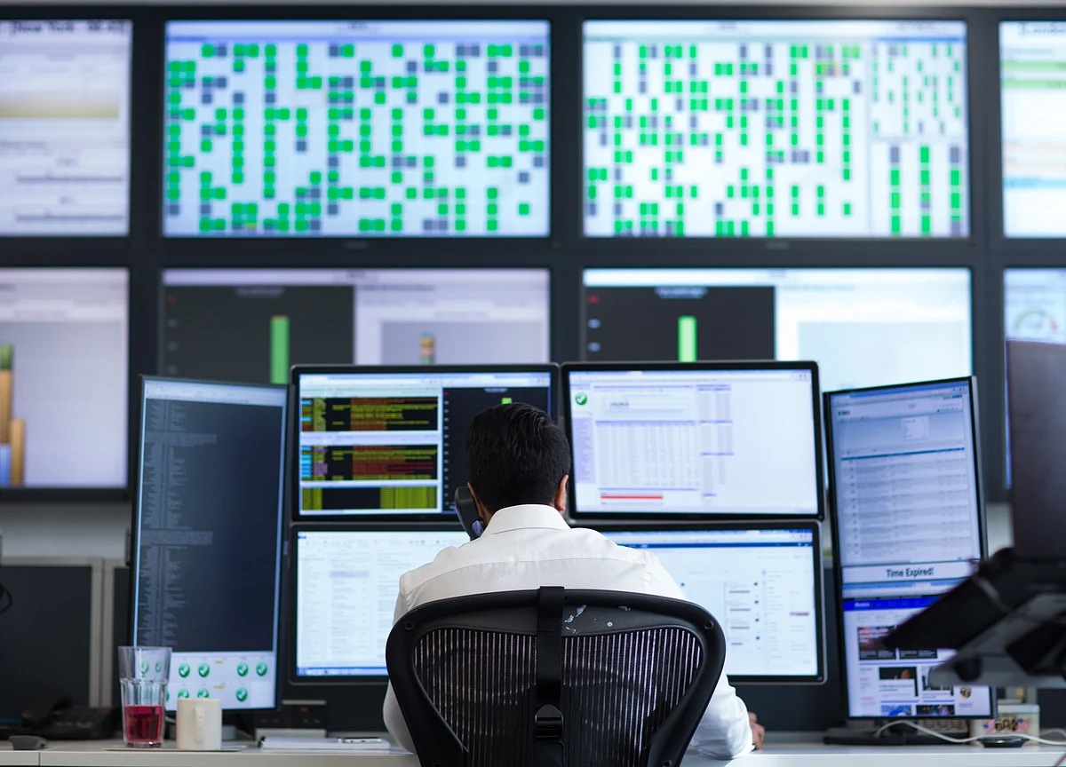 Sensex, Nifty Halt Three-Week Rally; Rupee Strengthens Past 71/$