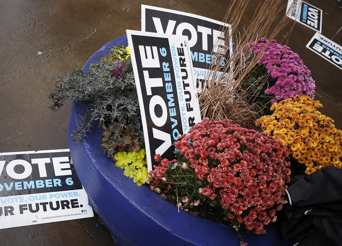 Midterm Campaign Races to an End Before Possible Split in Power