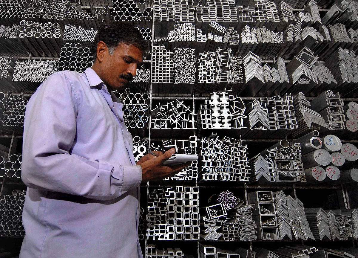Billionaire Birla’s Hindalco Posts Profit Amid Cost Pressures