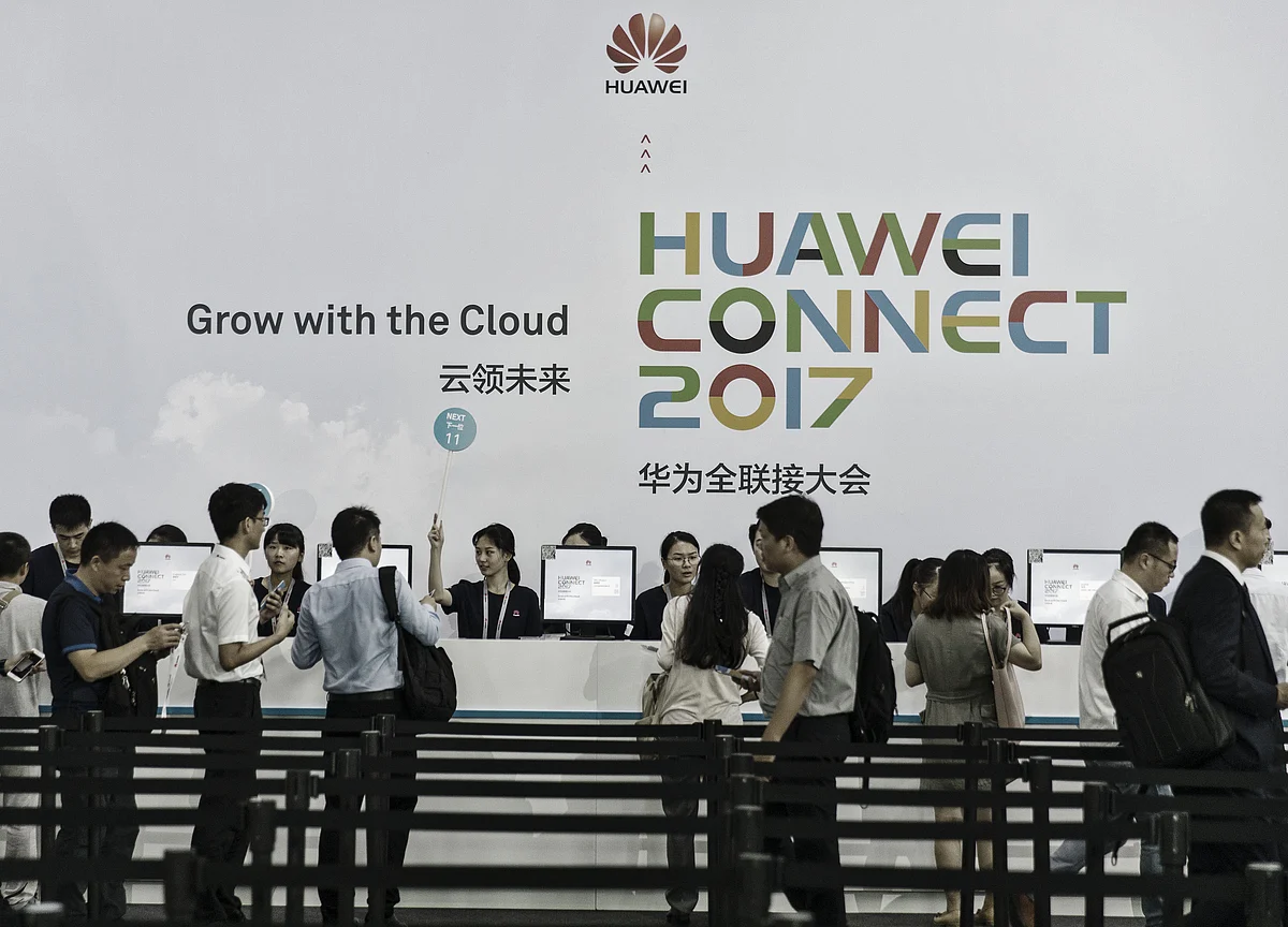 Huawei, Accused of Bullying Ex-Worker, Claims He's a Thief