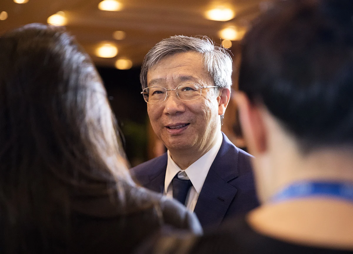 Chinese Central Bank Governor Hails Party Leadership in New Year Address