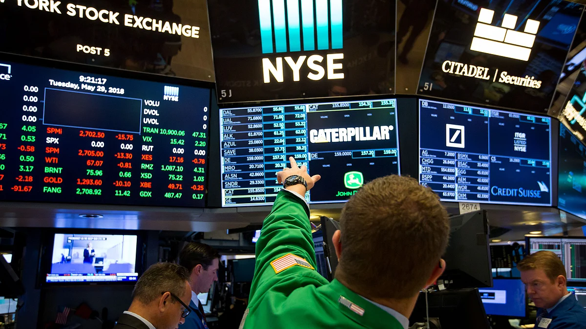 When the Dollar Talks, the Fed Should Listen