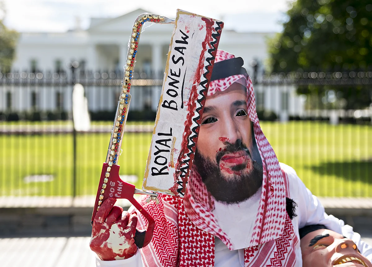 A ‘Smoking Saw’ Links Saudi Prince to Khashoggi’s Murder, Senator Says