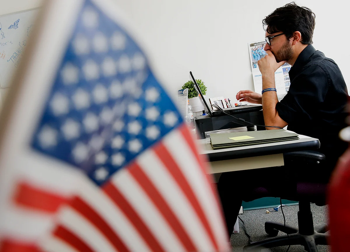 U.S. May Hike H-1B Visa Application Fee, Says Labour Secretary