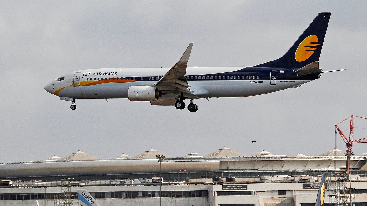 A Jet Airways (India) Ltd. aircraft prepares to land at Chhatrapati Shivaji International Airport in Mumbai, India. (Photographer: Dhiraj Singh/Bloomberg)