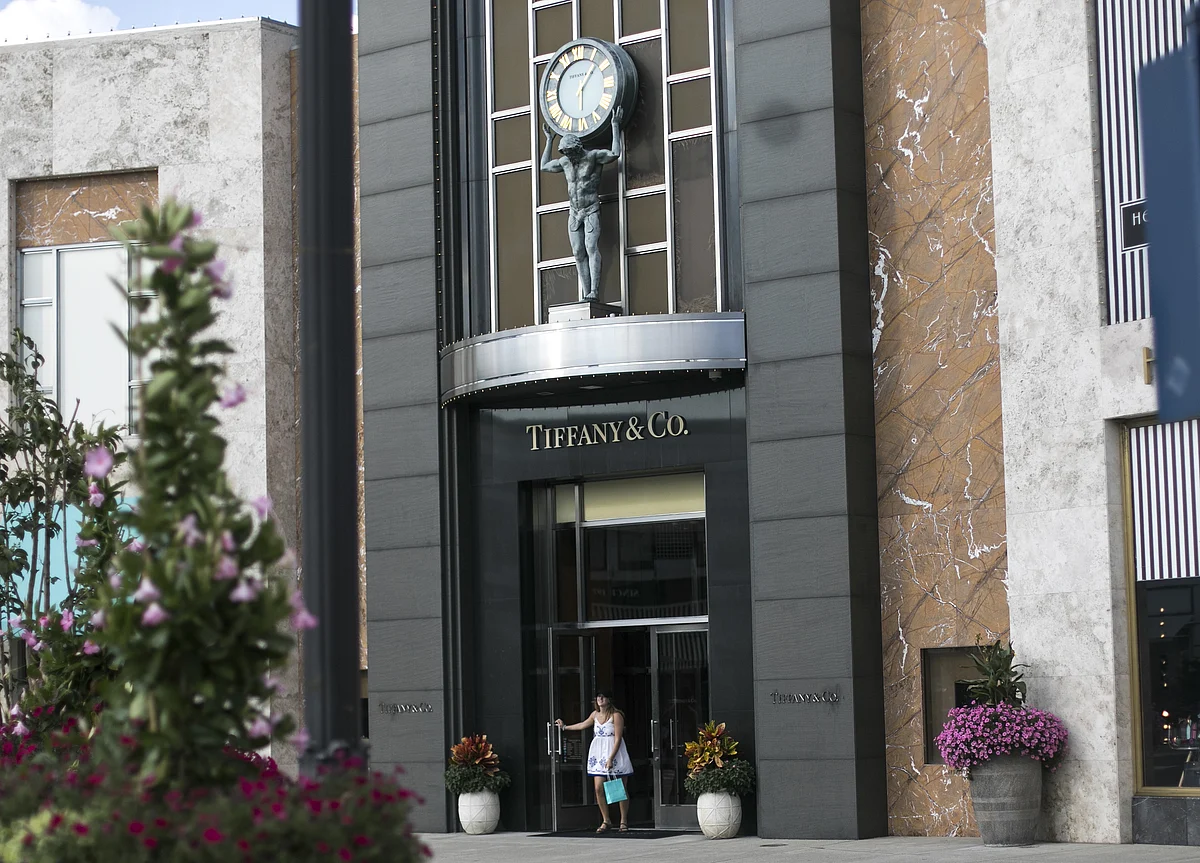 Louis Vuitton Owner Offers $14.5 Billion for Jeweler Tiffany