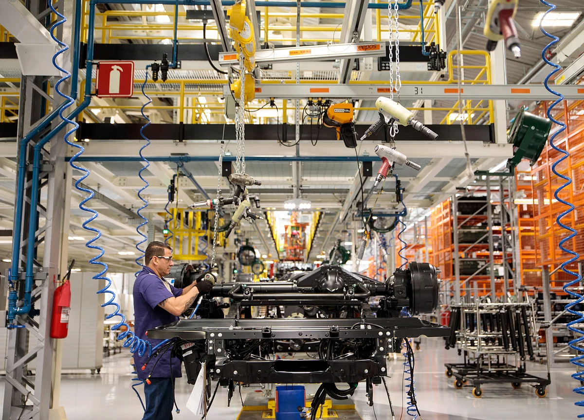 BMW, Daimler Are Said to Mull Cooperation on Key Components