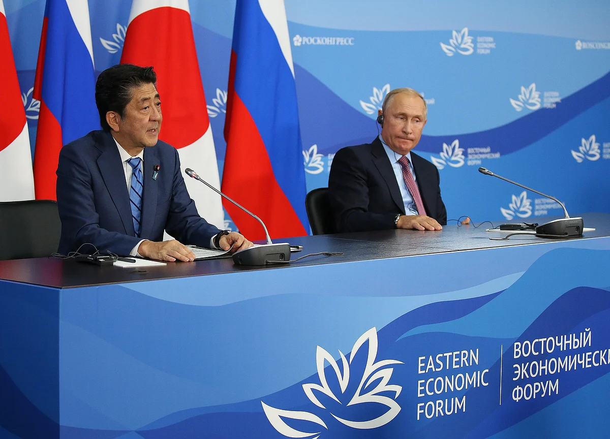Dying Father’s Dream Drives Abe to Seek Peace on Putin’s Terms