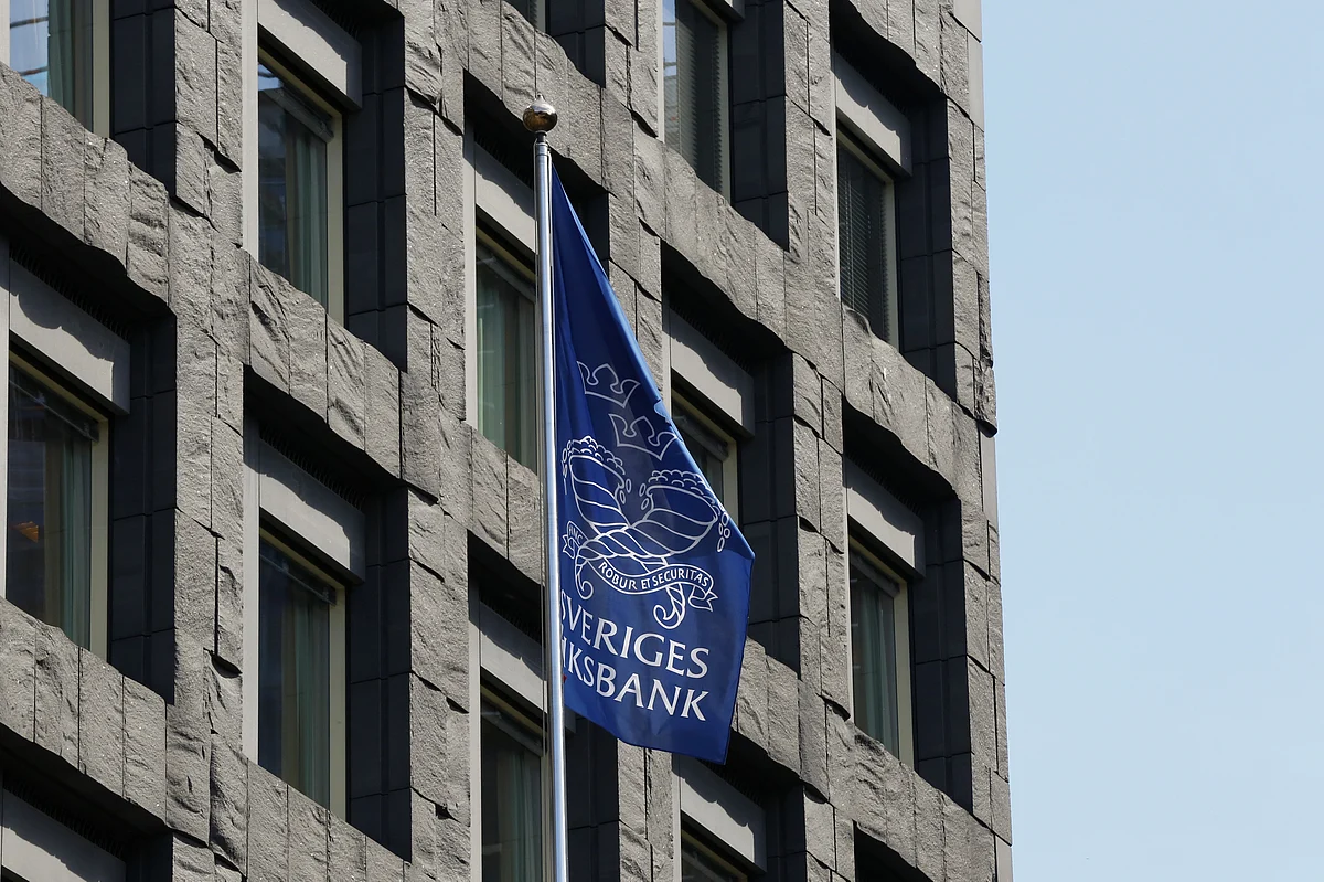 Riksbank Seen Holding the Line Against Global Easing Momentum
