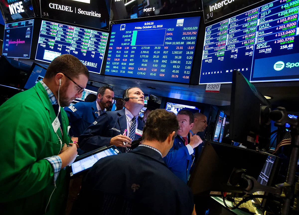 U.S. Stocks Fall as Volatility Rules in Wild Week: Markets Wrap