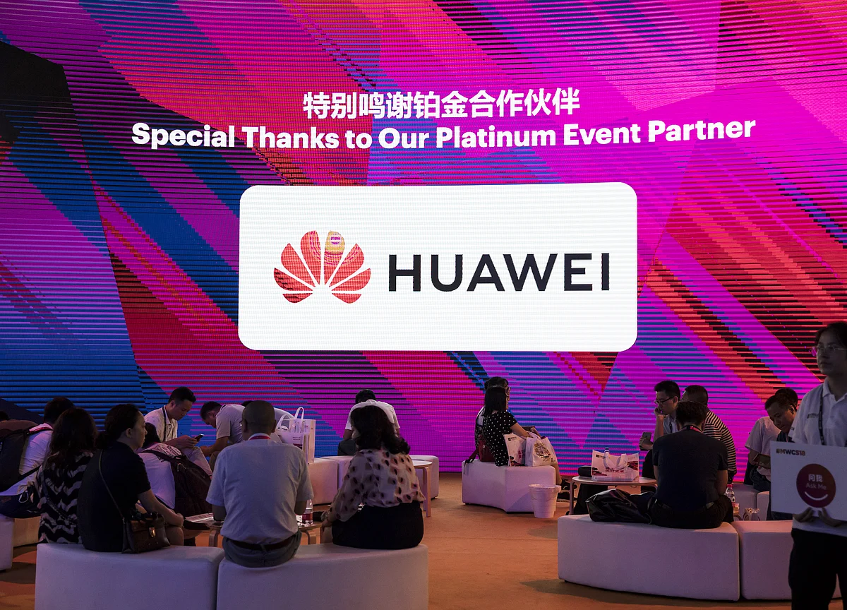 Phone Carriers Fear Possible Order to Rip Out Huawei Equipment