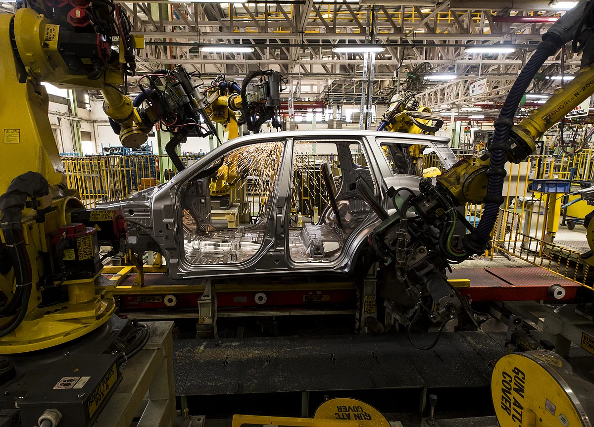 U.S. Factory Output Rises More Than Forecast on Auto Production