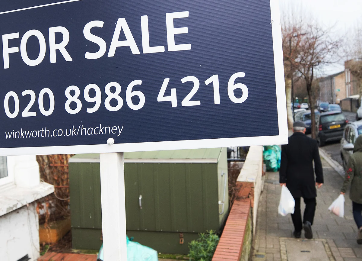 Asking Prices for London Homes Slump to Lowest Since 2015