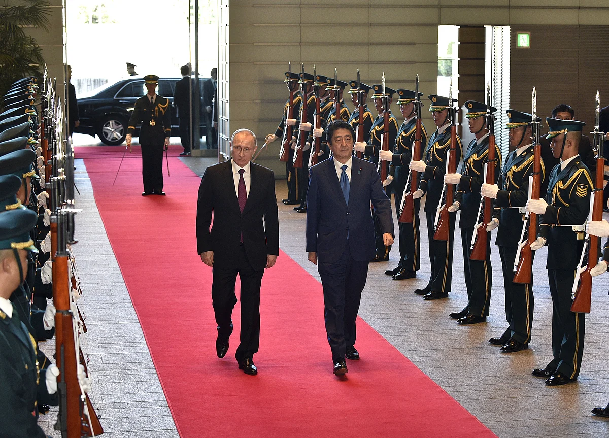 Putin Takes Hard Line on Japan Island Dispute Before Abe's Visit