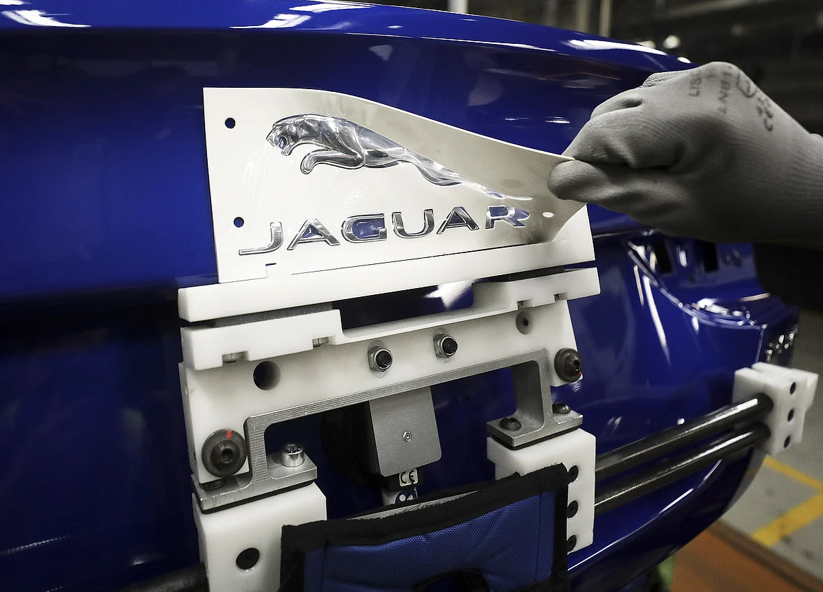 Jaguar to Slash 4,500 Jobs in Brexit Slump, Joining Ford in Cuts