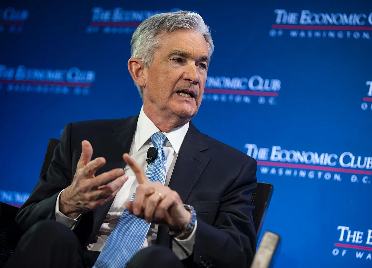 Powell Says Fed Is ‘Waiting and Watching’ With Patience on Rates