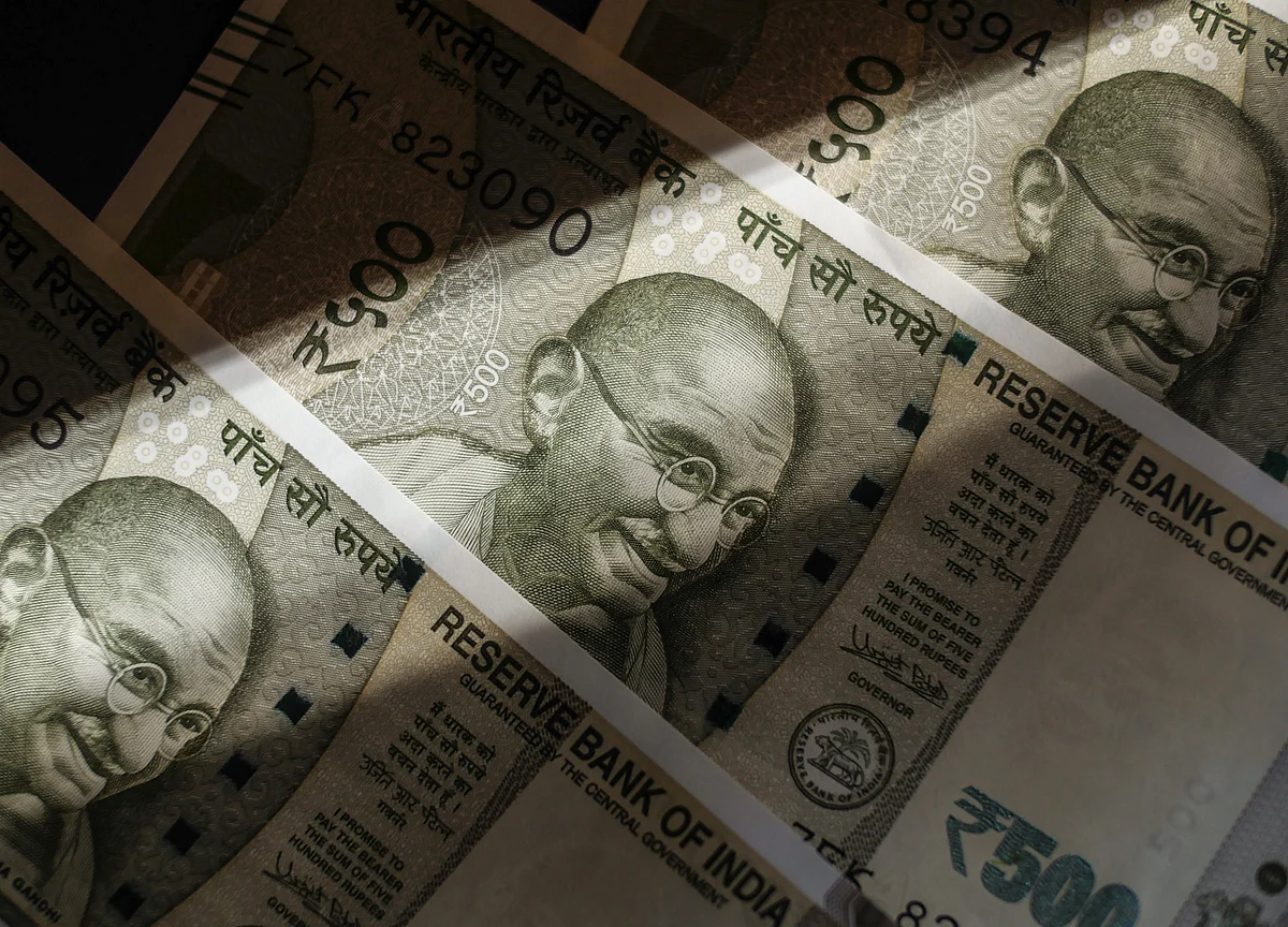 Rupee Goes From Asia’s Best to Worst Performer in Just Two Weeks