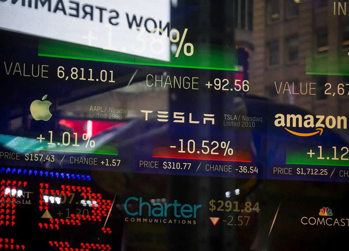 Stocks Tumble on Growth, Trade-Tension Pessimism: Markets Wrap