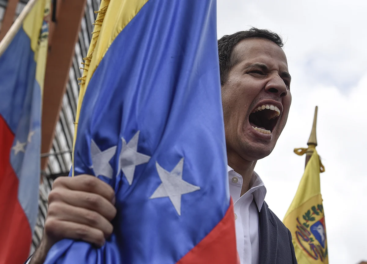Maduro's Troops Kill 2 as Opposition Tries to Open Borders