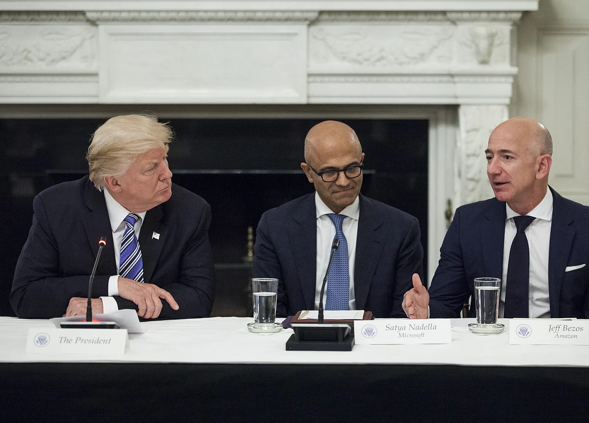 Trump Wishes Bezos Luck in His Divorce and Predicts ‘a Beauty’
