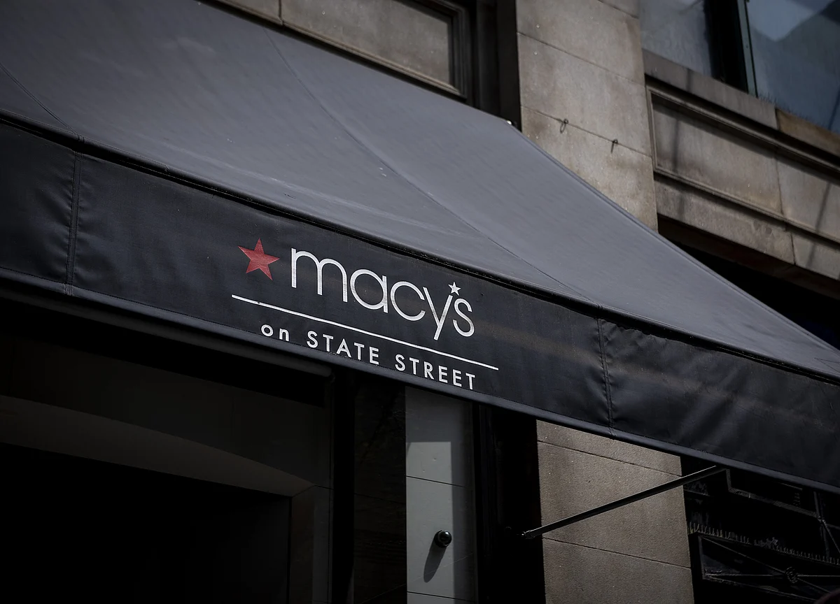 Macy's, Kohl's Lead Shift From Retail Boom to Post-Holiday Gloom