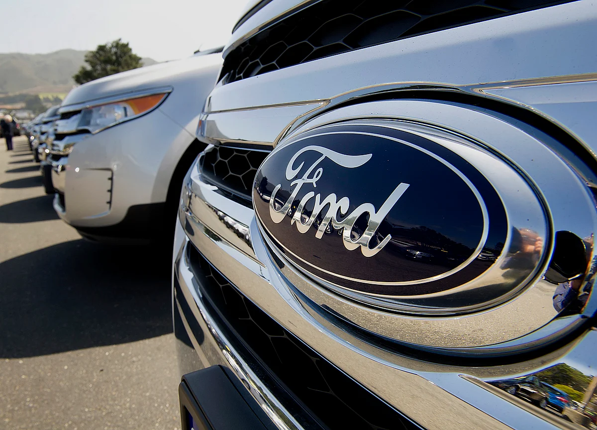 Ford Cut to Junk as Moody’s Doubts Hackett’s Turnaround Bid