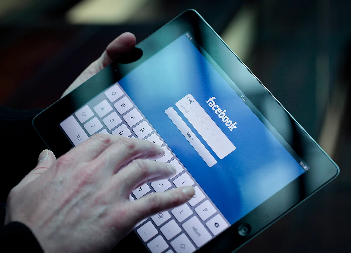 Facebook Considers Adding a Dedicated News Tab and Paying Publishers