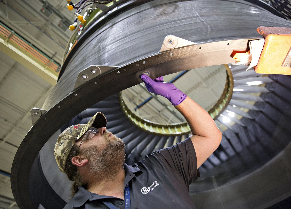 Apollo Is Considering a Bid for GE’s Jet-Leasing Business