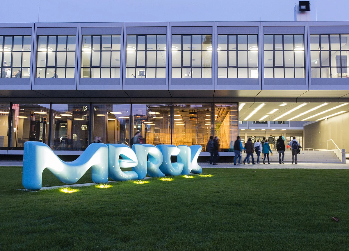 Glaxo to Pay Merck Up to $4.2 Billion in Cancer Deal