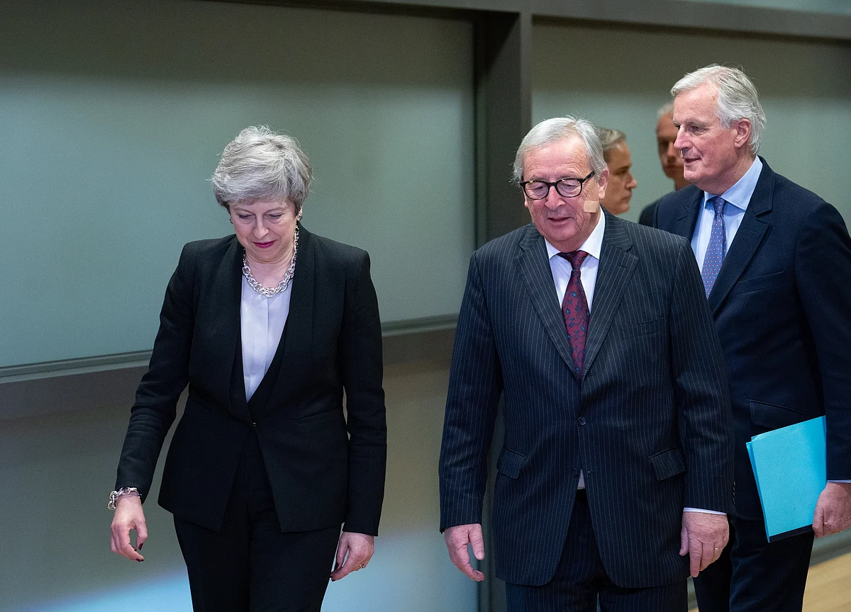 U.K.'s May Races to Escape Brexit Impasse After Tory Defections