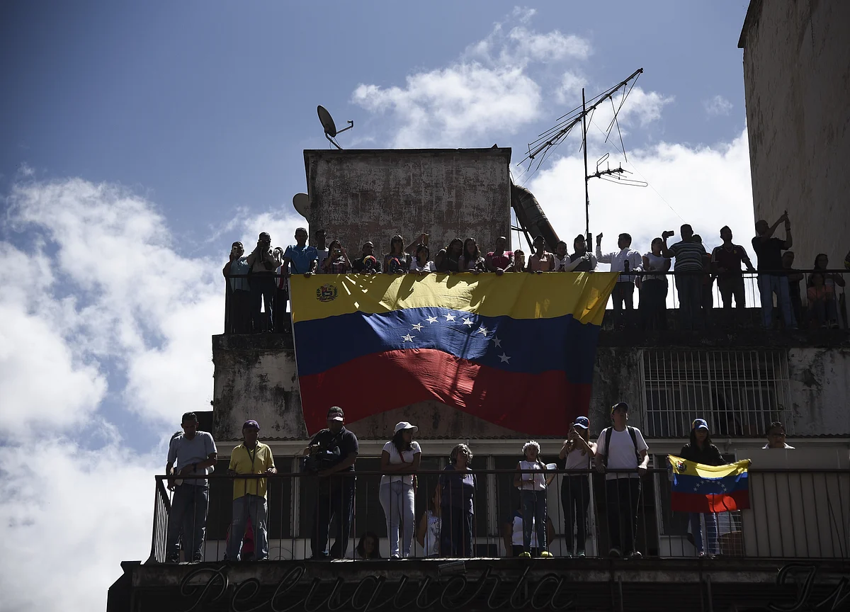 Venezuela Showdown Nears as Guaido Sets a Date for Food Caravans