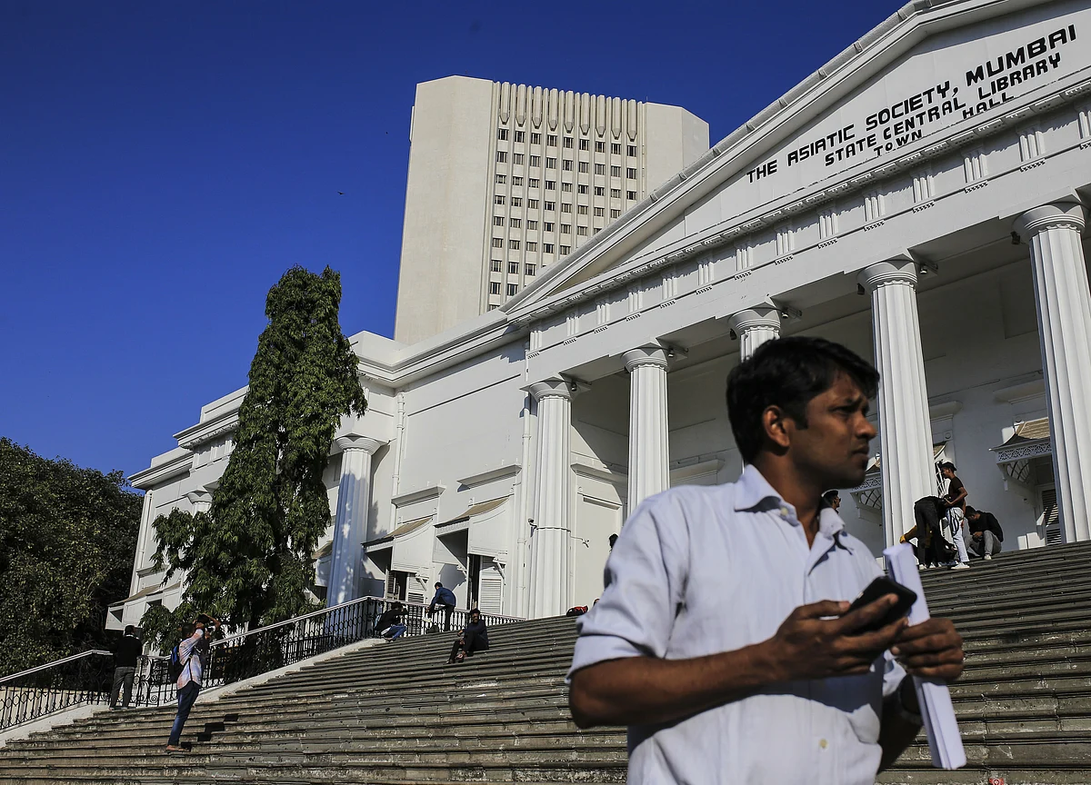 Traders Plot How to Play Rate Divergence of Five Central Banks