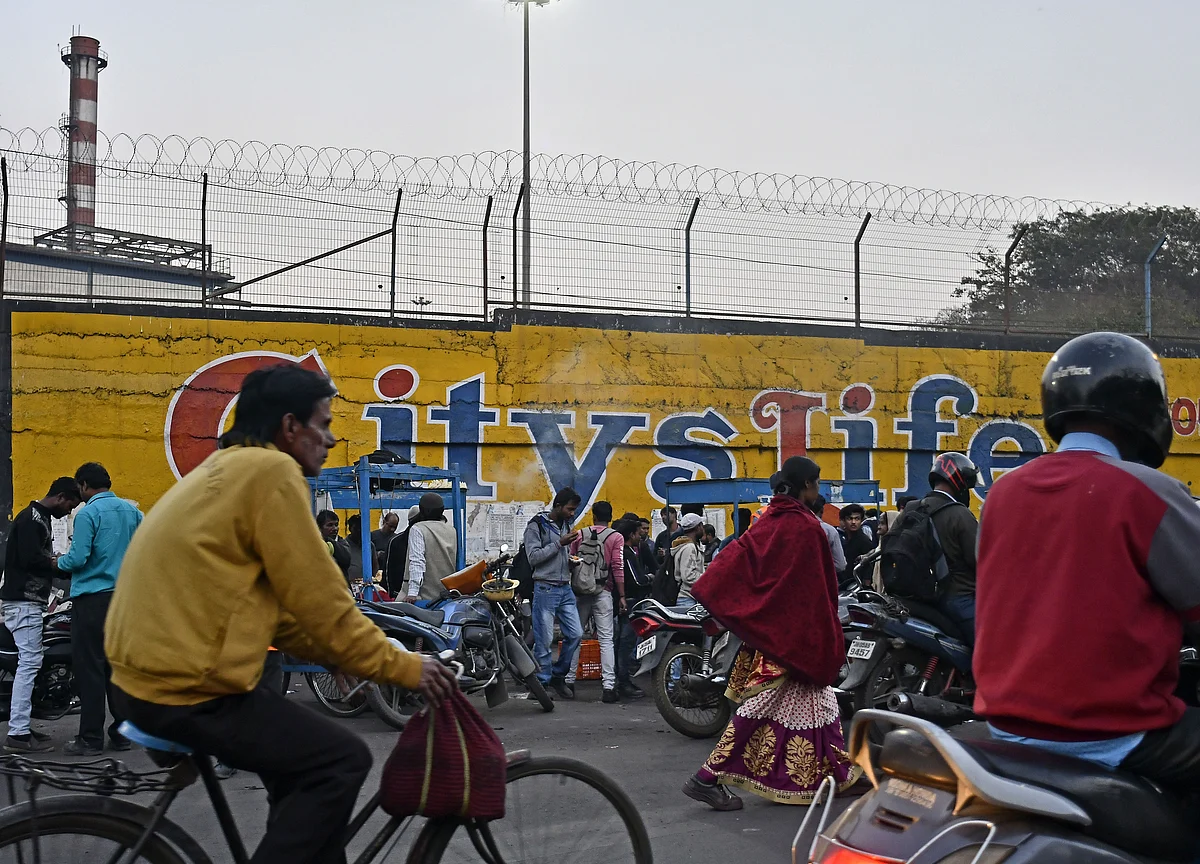 Unplanned Urbanization May Lift India, Indonesia Consumer Shares