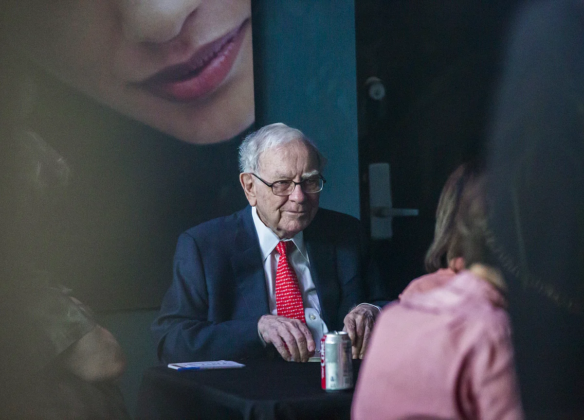 Buffett’s Charity Auction Breaks Record With $4.57 Million Bid