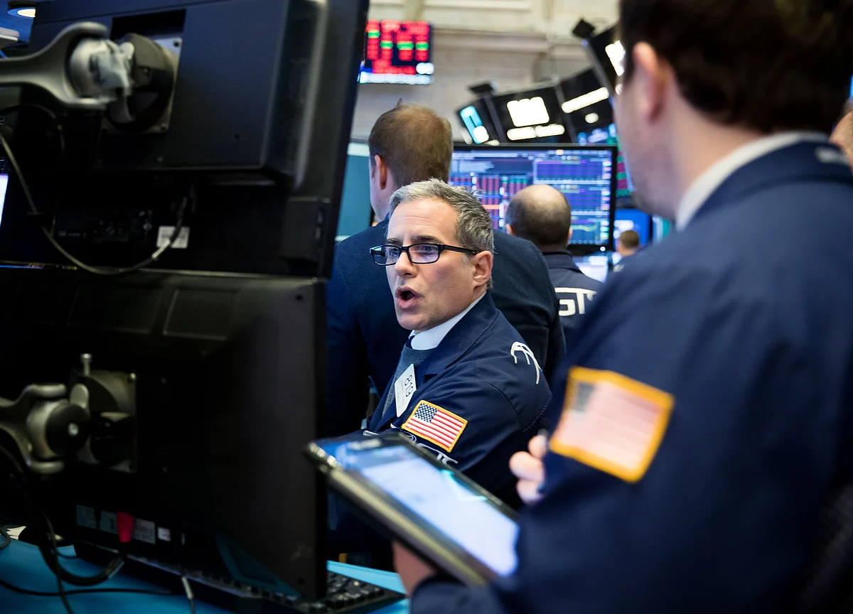 Stocks Edge Higher on Earnings; Treasuries Rise: Markets Wrap