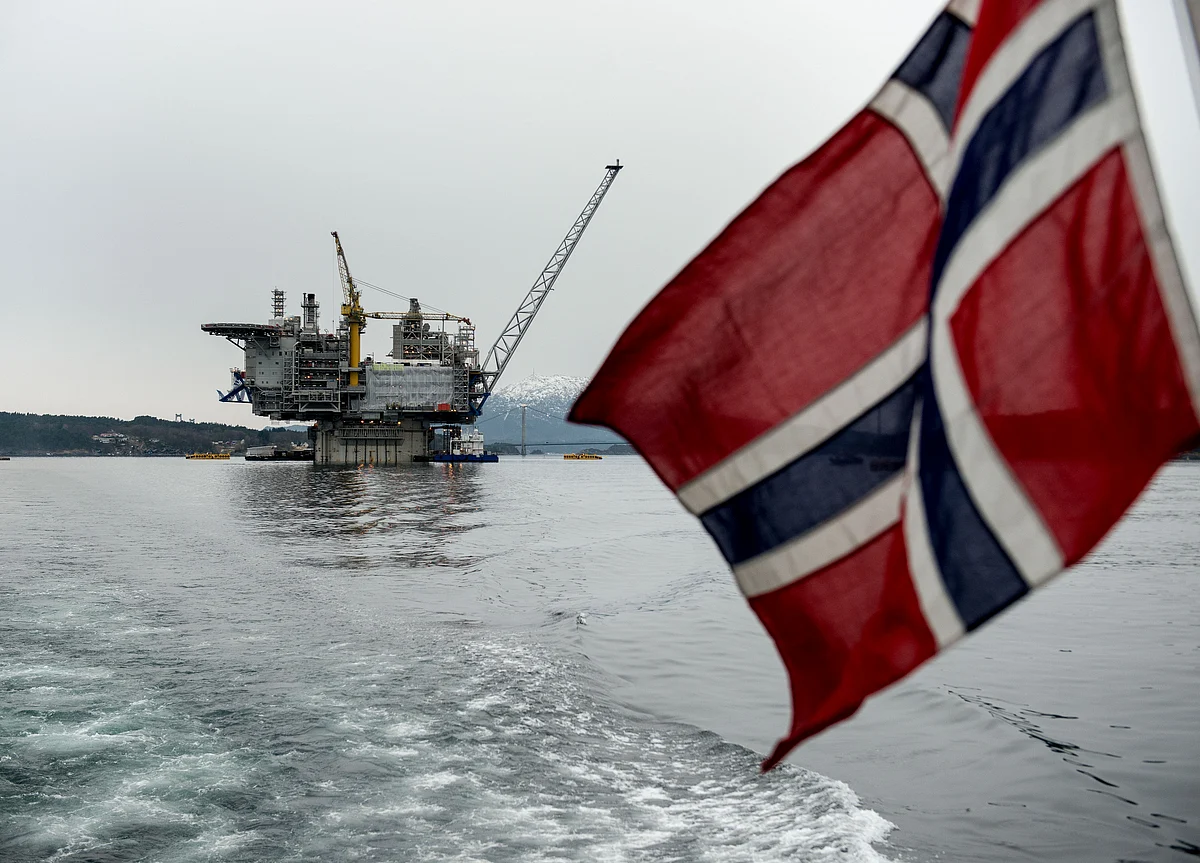 Norway Gives $1 Trillion Wealth Fund Approval to Dump Some Oil Stocks