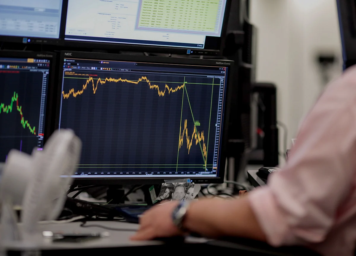 Sensex, Nifty Extend Decline For Fourth Day Ahead Of RBI Policy