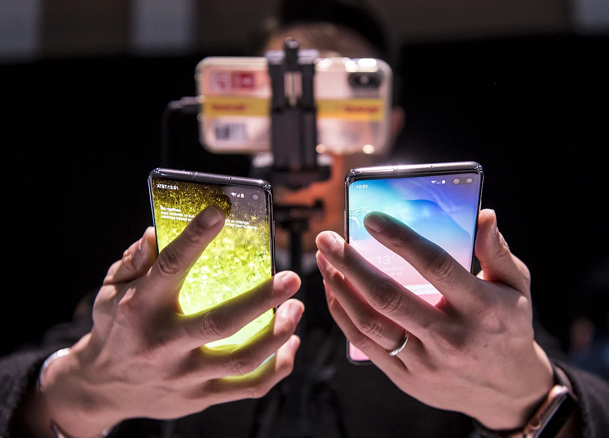 How Samsung’s New Galaxy S10 Compares to the iPhone XS Max