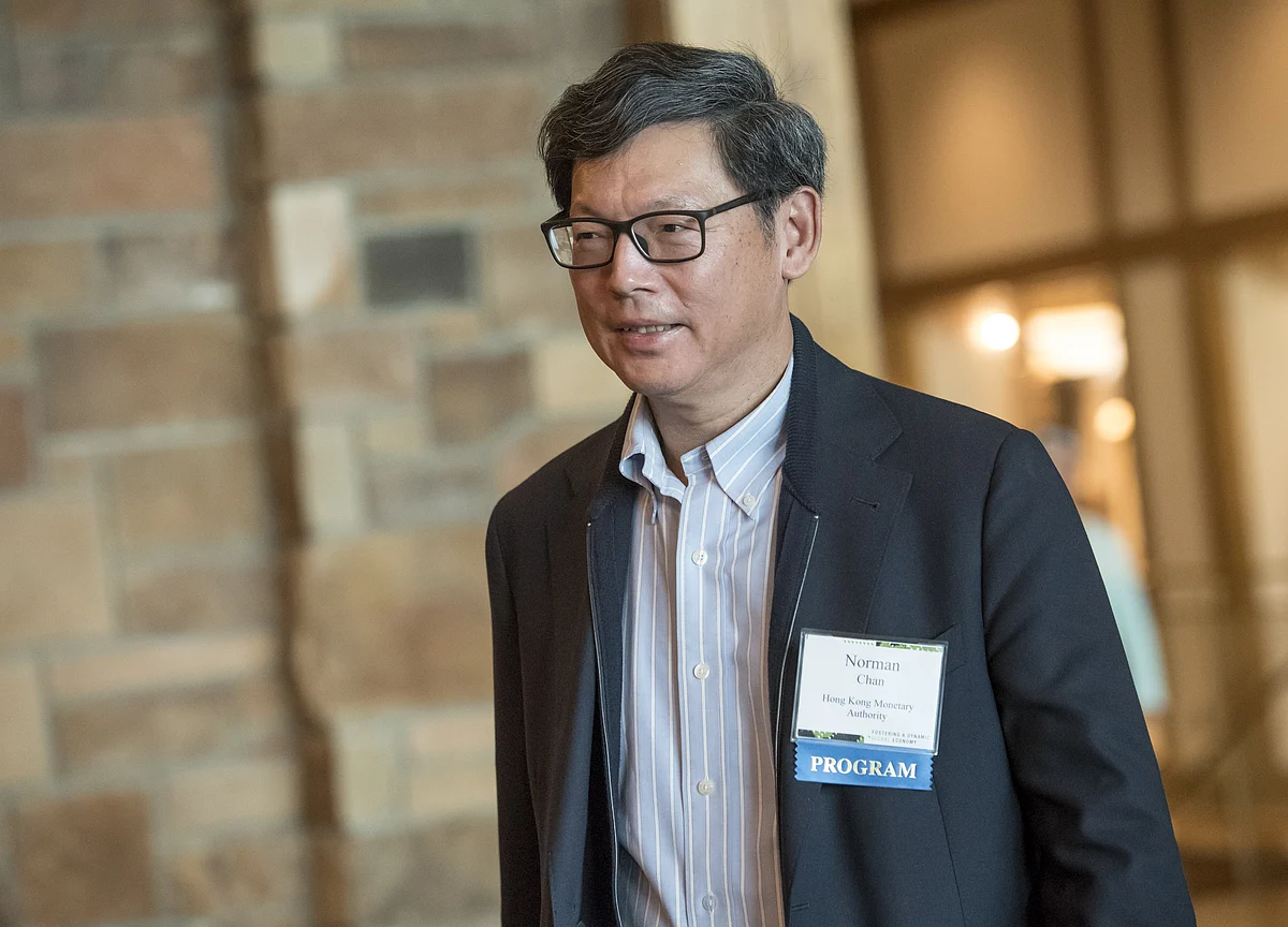 Hong Kong's Central Banker to Step Down After a Decade in Charge