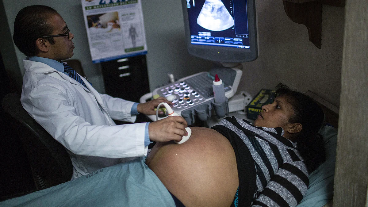 (Image used for representative purposes) A pregnant woman undergoes an ultrasound treatment. (Photographer: Saul Martinez/Bloomberg)