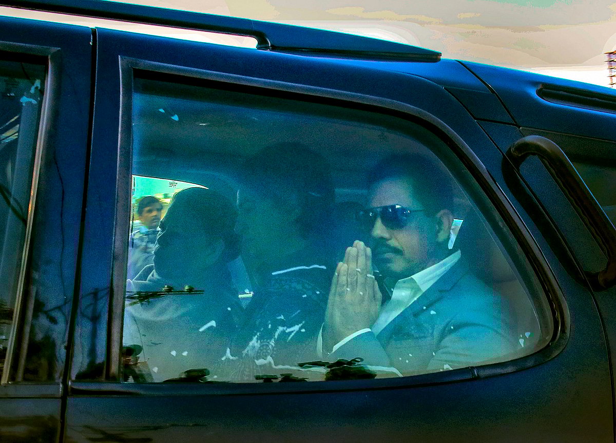 Robert Vadra Case Enforcement Directorate Attaches Rs 4 62 Crore Worth Assets Of Robert Vadra S Company Robert rajendra vadra (born 18 april 1969) is the husband of priyanka gandhi vadra. bloombergquint