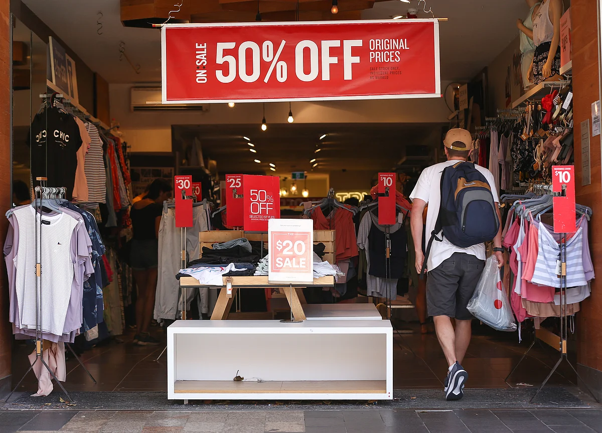 Australians Close Their Wallets as Retail Sales, Imports Tumble