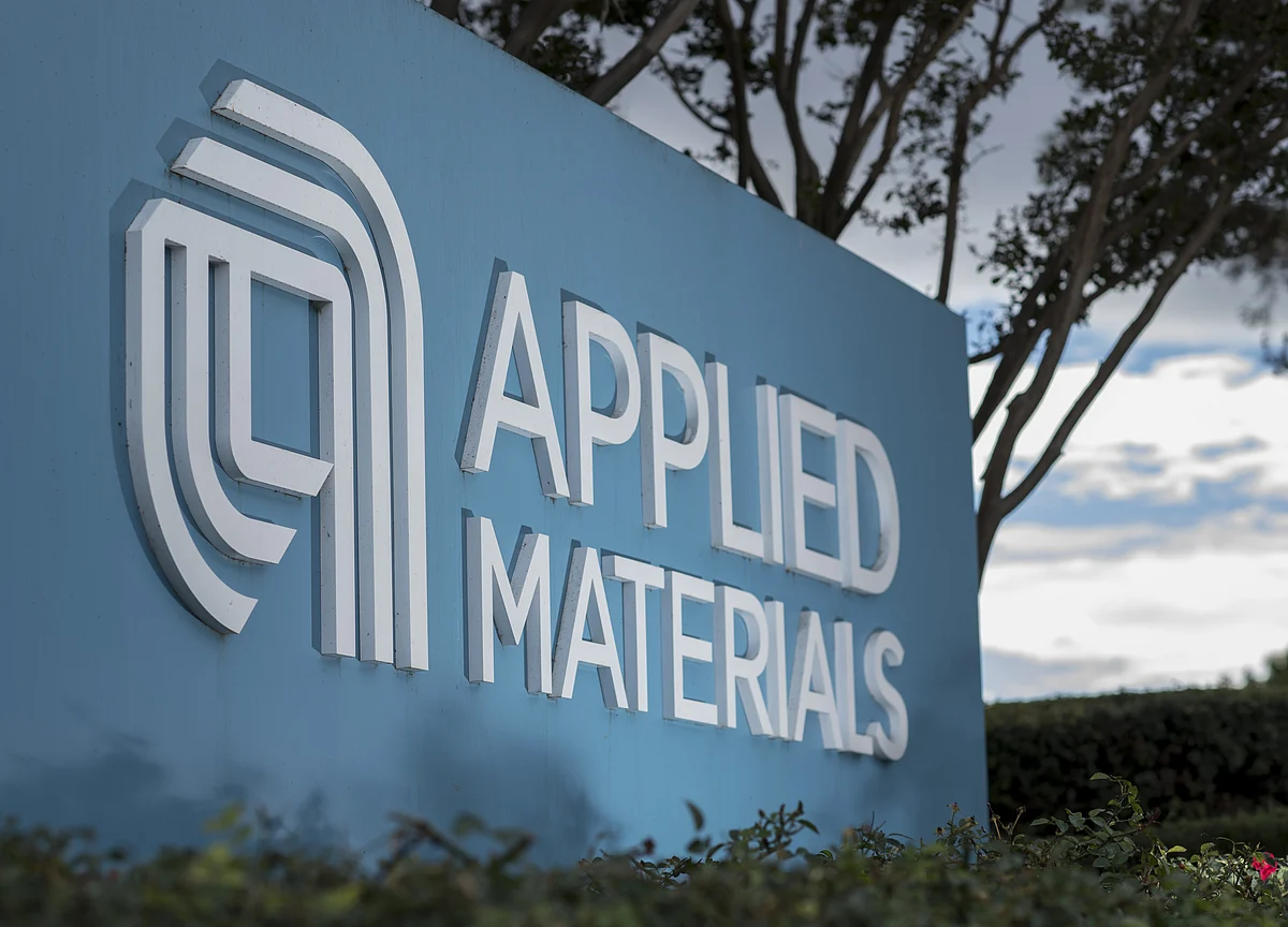 Applied Materials Gives Weak Outlook for Chipmaker Spending